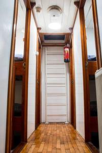 Uniek verblijf op slaapschip (tot 20 personen) nabij het centrum van Leeuwarden