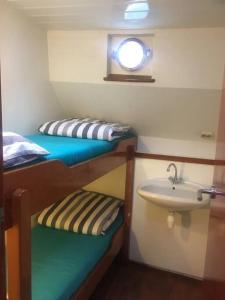 Uniek verblijf op slaapschip (tot 20 personen) nabij het centrum van Leeuwarden