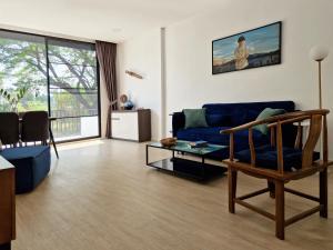 Lotus House - Local Spacious 3-Story Home, Rooftop Views & King Beds near Night Bazaar