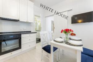 Apartament White House Ustka Granatowy 2B