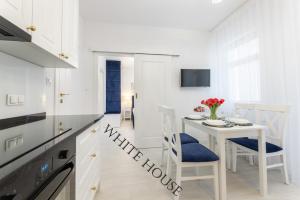 Apartament White House Ustka Granatowy 2B