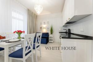 Apartament White House Ustka Granatowy 2B