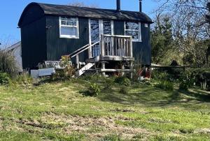 1 Bedroom Cabin Sleeps 2 Private Garden WiFi