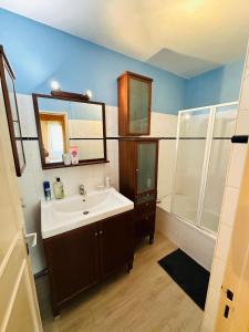 Appartements Spacieux 2 chambres 65m2 climatise au village medieval entre Nice et Antibes : photos des chambres