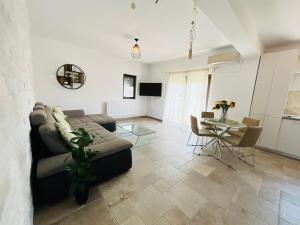 Divine Bamboo Makerel Apartment