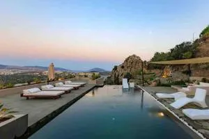 Mansion with sea and rocks view, housekeeper, breakfast - Gürece