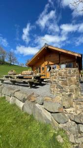 Bothy Cabin -Log cabin in wales - with hot tub
