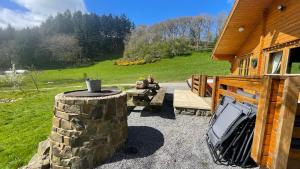 Bothy Cabin -Log cabin in wales - with hot tub