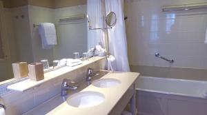 Hotels TI AL LANNEC Hotel - Restaurant & Spa : photos des chambres
