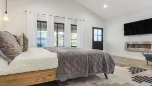 Alley Kat Guesthouse with private hot tub