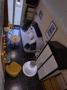 Joli studio mezzanine proche pôle européen - Parence