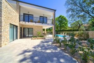 VILLA - BELLISSIMA Malinska with private heated pool and table tennis - smart TV