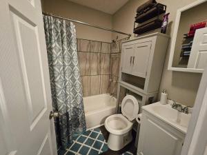 Elegant 4 Bed Room at Cleveland Clinic Area