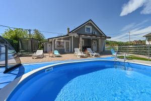 CVETKOVA HIŽA sa JACUZZIJEM 