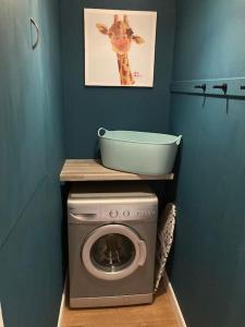 Rustic Top Floor West End Pad With Balcony, Parking next to Byers Road, Aston Lane, Glasgow Uni