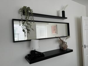 Spacious Central 3BR Flat for Groups Visiting Birmingham with Keyless Check-In, Free WiFi and Parking