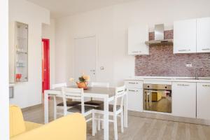 PINK BARBIES HOUSE, Domus Lumeras