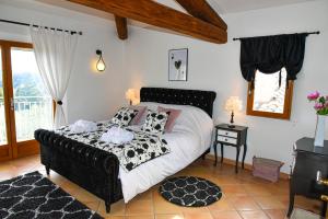 Villas Exclusive Villa in Provence with swimming pool in a very quiet private domain : photos des chambres