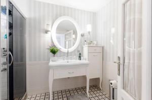 Ödüllü Tarihi Rum Evi Teraslı