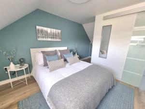 Spacious Town House - Coventry City Centre, Free Parking, Sleeps 6, High-Speed WiFi, En-suite, Great Location, A45, A46, JLR, NEC, Airport, Warwick & Stratford Upon Avon - Fernwood Stays - Your home away from home!