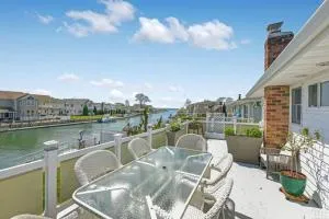 Waterfront Escape - Central Islip