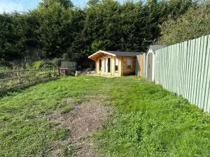 Summerfields Lodge - Three Legged Cross