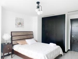 Penthouse en piso alto con vista al río, Guayaquil + PARQUEO