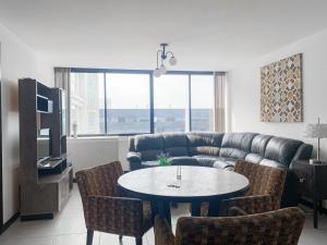 Penthouse en piso alto con vista al río, Guayaquil + PARQUEO
