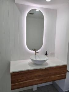 Burleigh Beach Apartment - Self Catering