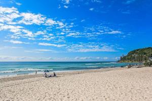 Burleigh Beach Apartment - Self Catering