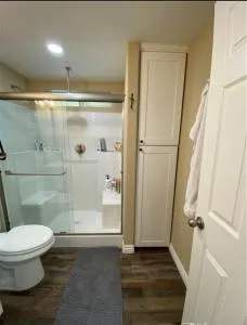 Victor's Villa - نيدلز