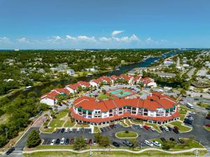 The Beachy Boater at St Thomas Square #305 by Nautical Properties