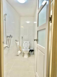 Nice room located right next to the Old Quarter Căn phòng nhiều ánh sáng tại ngay gần phố đi bộ Hồ Gươm