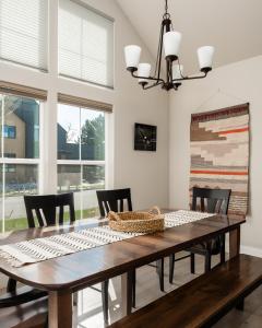 Southbridge Cottage: Cozy and Modern Home