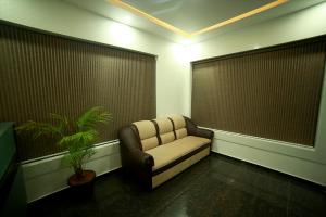 SAPPHIRE INN