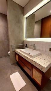 Akhila 5 - 1 BR modern tropical villa at the heart of Seminyak