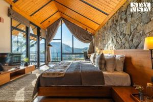 StayVista at Shai Sher Estate with Bonfire, BBQ and Lawn