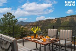 StayVista at Shai Sher Estate with Bonfire, BBQ and Lawn