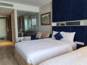 Phòng Gia đình nhìn ra Núi (Family Room with Mountain View)