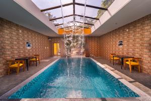 Teak Leaf Resort Swimming Pool Indoor Games Restaurant