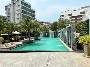 Arcadia Center Suites