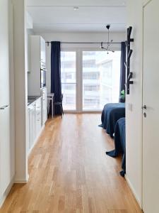 Studio next to train station, 7 mins by train to airport