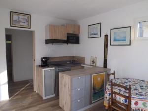 Maisons de vacances Charmante maison avec jardin a Guidel, proche nature : photos des chambres