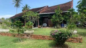 Aaira 8Pari Riverview Lodge