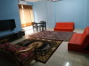 Budget Homestay Mantin Villa with 3 rooms and big swimming pool - Mantin