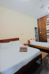 Aaira 8Pari Riverview Lodge