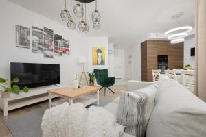 Złoty Potok Modern Family Apartment with Balconies & Parking Warsaw by Renters