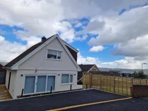 Modern Detached 3 bedroom home with off-road parking & bike store - Abercanaid