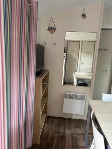 Campings MobilHome 3 chambres 6 personnes Piscine Camping Saint Cheron : photos des chambres