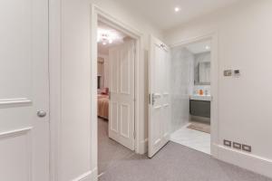 5H Modern Elegance 1-Bedroom City Living in London